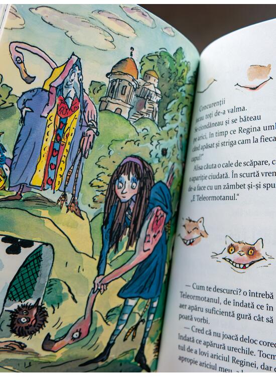 Aventurile Alisei în Țara Minunilor | paperback - gallery big 5