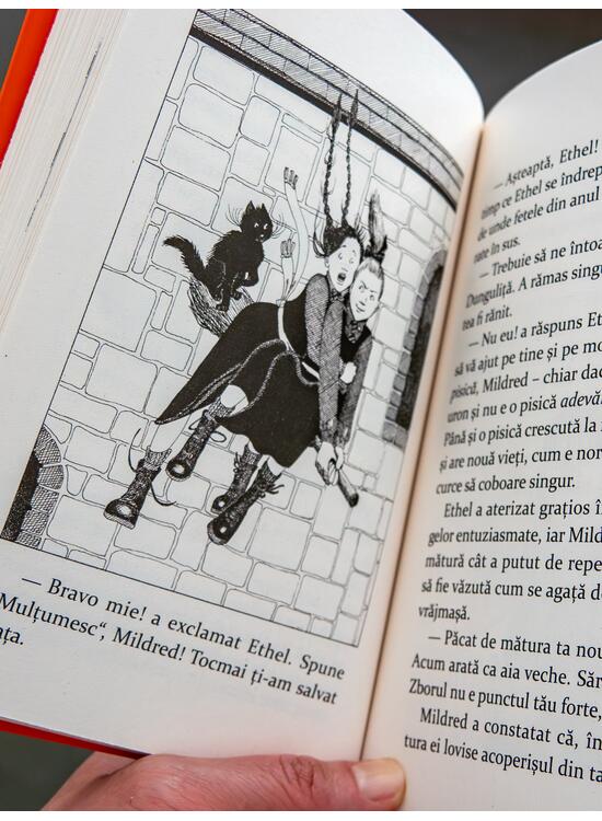 Copertă produs O vrăjitoare îngrozitoare salvează situația #5 | paperback - gallery big 5