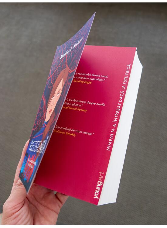 Copertă produs Rezistență | ediție paperback - gallery big 4