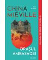 Copertă produs Orașul Ambasadei ediție paperback - thumb 1