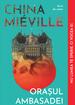 Orașul Ambasadei ediție paperback