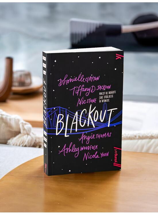 Copertă produs Blackout | paperback - gallery big 3
