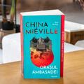 Copertă produs Orașul Ambasadei ediție paperback - gallery small 