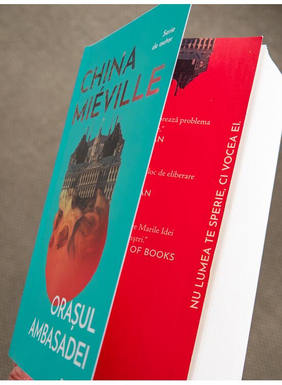 Copertă produs Orașul Ambasadei ediție paperback - gallery big 4