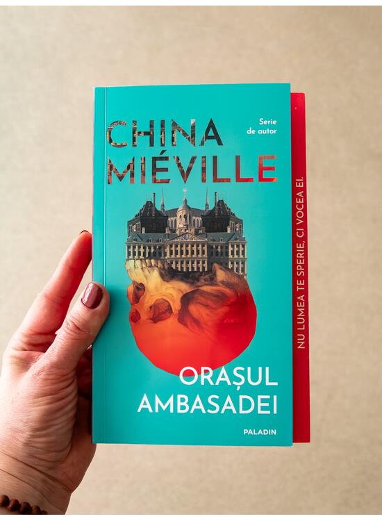 Copertă produs Orașul Ambasadei ediție paperback - gallery big 6