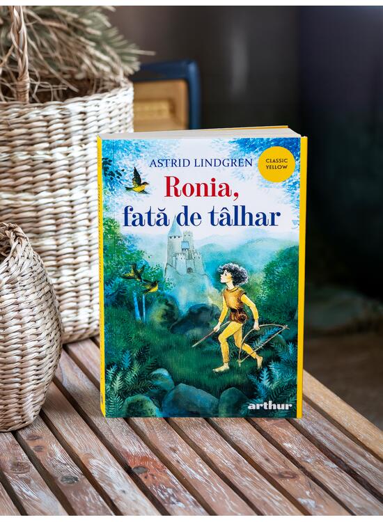 Copertă produs Ronia, fată de t&acirc;lhar | paperback - gallery big 3
