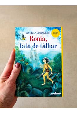 Copertă produs Ronia, fată de t&acirc;lhar | paperback