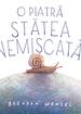 O piatră stătea nemișcată